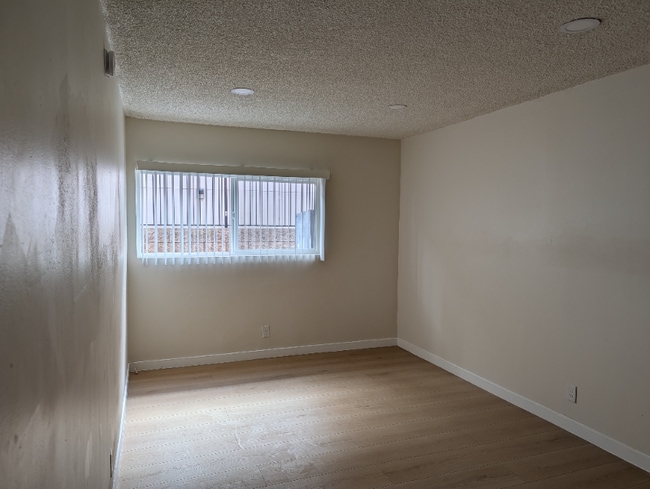 5252 Hermitage Ave in Los Angeles, CA - Foto de edificio - Building Photo