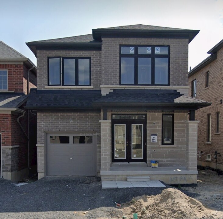 1143 Plymouth Dr in Oshawa, ON - Building Photo