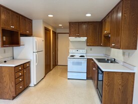 706 Parkview Rd, Unit 706 in Green Bay, WI - Building Photo