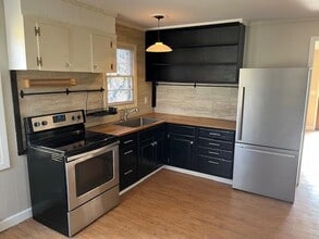 226 Substation St in Hendersonville, NC - Building Photo - Building Photo