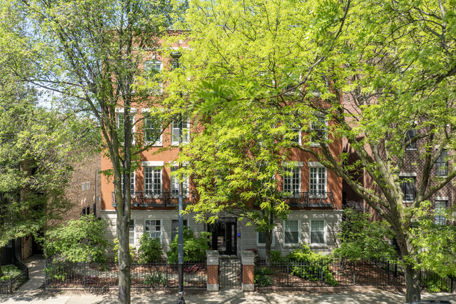 904 W Diversey Pky in Chicago, IL - Foto de edificio - Building Photo