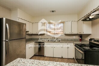 3025 Charleston Dr in Jackson, MS - Foto de edificio - Building Photo