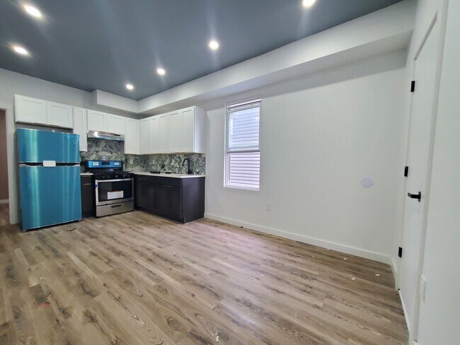 331 Sussex Ave in Newark, NJ - Building Photo - Building Photo