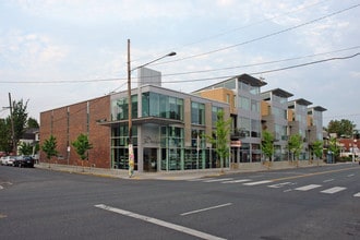The Hawthorne in Portland, OR - Building Photo - Building Photo