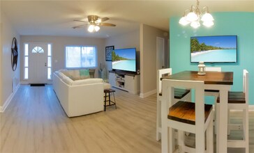 6414 Indiana Ave in New Port Richey, FL - Foto de edificio - Building Photo