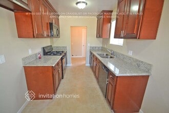 13946 Terra Bella St in Los Angeles, CA - Building Photo - Building Photo