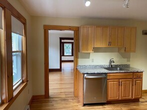 33 Oak Rd in Norwood, MA - Building Photo - Building Photo