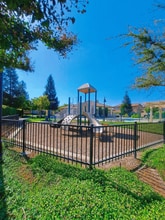 4429 W Pinsapo Dr in Fresno, CA - Foto de edificio - Building Photo