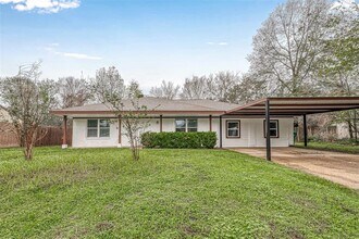 2307 N Thompson St in Conroe, TX - Building Photo - Building Photo