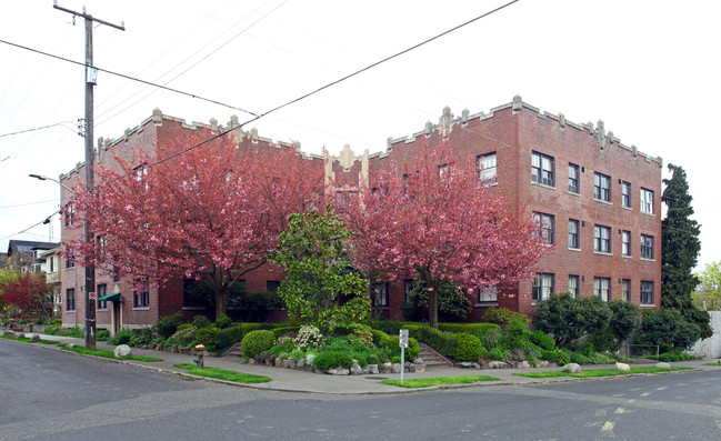 Astor Court Apartments