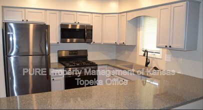 5433 SW Sena Dr in Topeka, KS - Building Photo - Building Photo