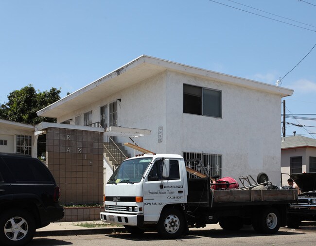 Roxie Apartments in San Diego, CA - Building Photo - Building Photo