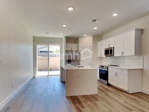 521 Silverbell Falls Pl in Henderson, NV - Building Photo - Building Photo