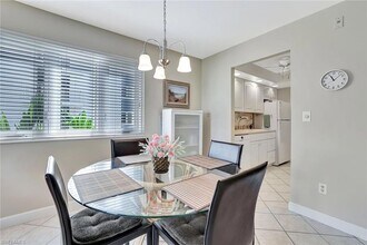 1300 Gulf Shore Blvd N in Naples, FL - Building Photo - Building Photo