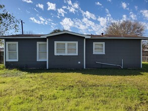 3008 Cedar St in Victoria, TX - Building Photo - Building Photo