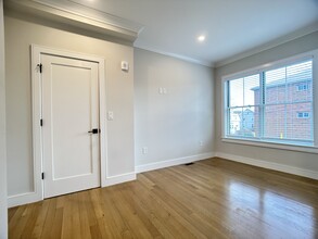 12 Greylock Rd, Unit 1 in Boston, MA - Building Photo - Building Photo