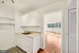922 24th St NW, Unit 617 in Washington, DC - Building Photo - Building Photo