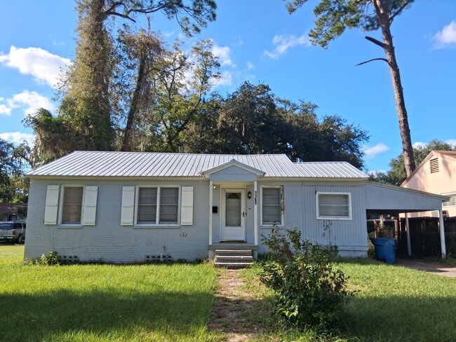 property at 1165 Lake Forest Blvd