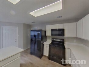 2208 Capstan Dr in Arlington, TX - Building Photo - Building Photo