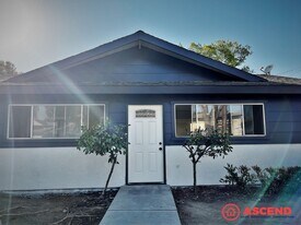 625 A St in Bakersfield, CA - Building Photo