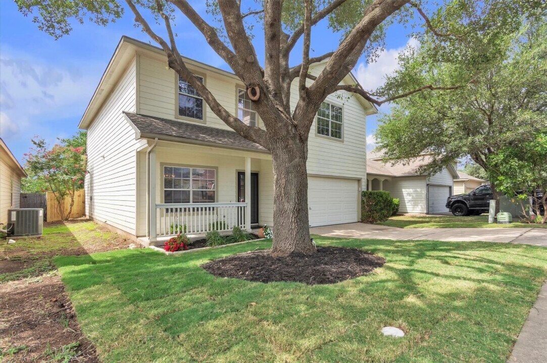 2101 Charlotte Estates Dr in Austin, TX - Building Photo
