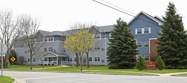 River Oaks Apartments, Hartland WI in Hartland, WI - Foto de edificio - Building Photo