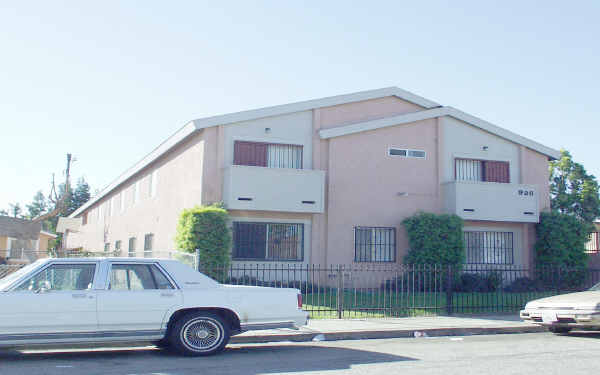 926 W 85th St in Los Angeles, CA - Building Photo