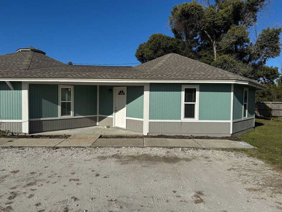 1616 Gainer Ave in Panama City, FL - Foto de edificio