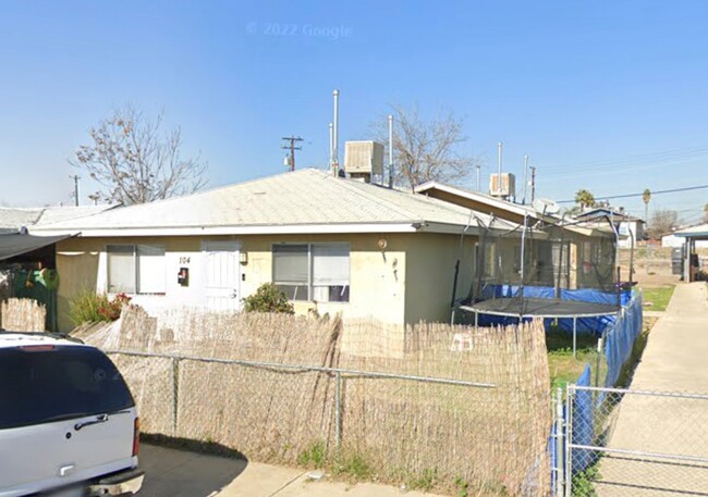 100-104 Warren Ave in Bakersfield, CA - Building Photo - Building Photo