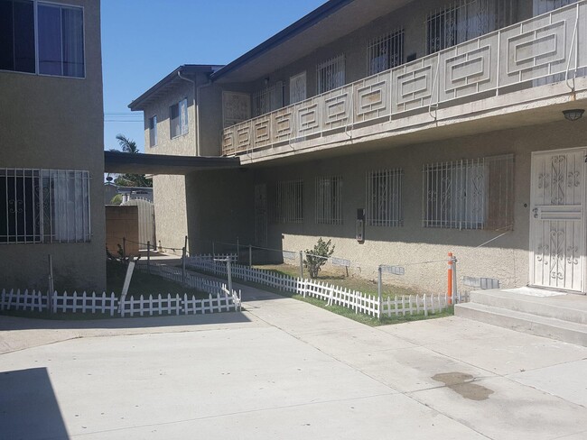 1926 -1930 W. Jefferson Blvd. in Los Angeles, CA - Foto de edificio - Building Photo