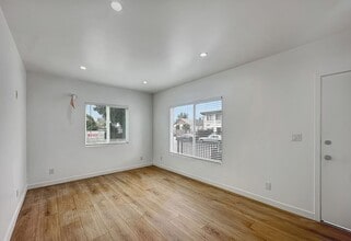 1814 S Longwood Ave in Los Angeles, CA - Foto de edificio - Building Photo