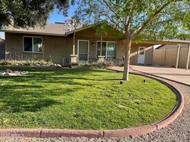 425 E Oxford Dr in Tempe, AZ - Building Photo