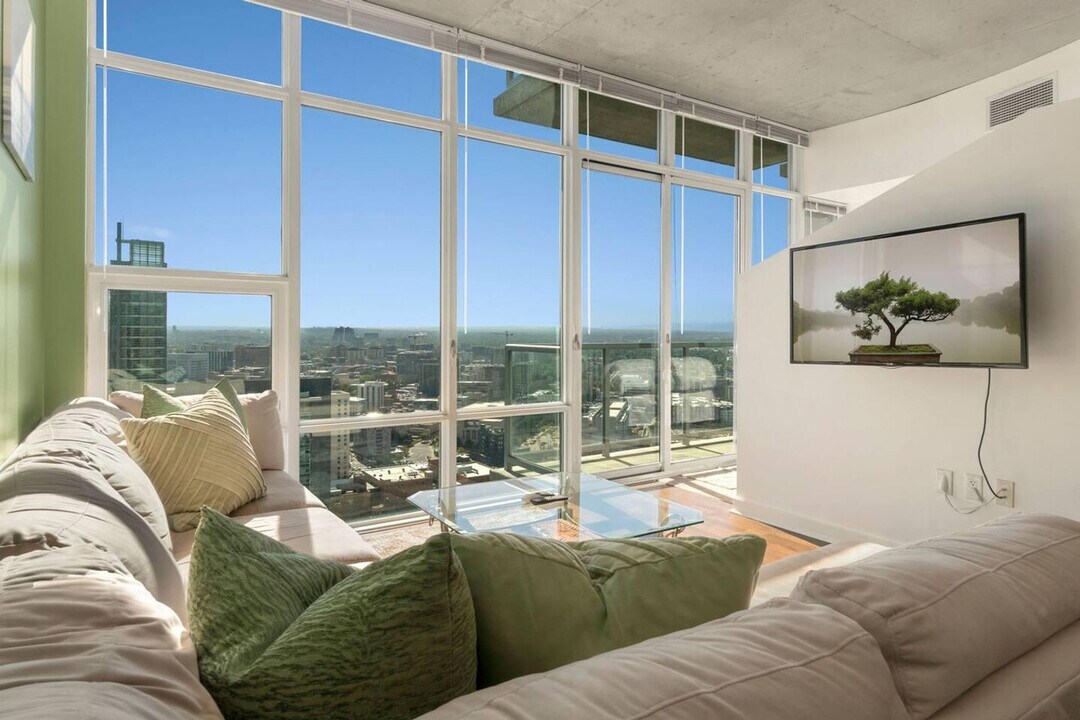 1325 Stout St in Denver, CO - Building Photo