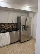 20860 San Simeon Way in Miami, FL - Building Photo