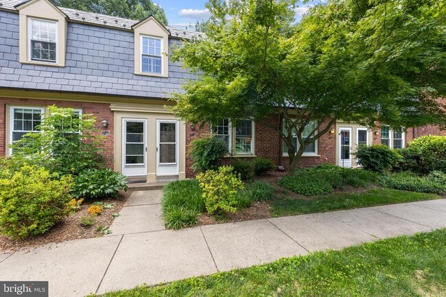 property at 1021 S Barton St