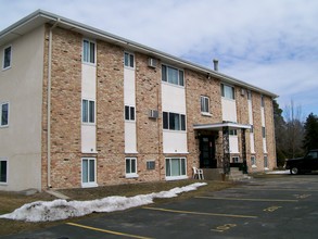 Maple Plain Apartments in Maple Plain, MN - Building Photo - Building Photo