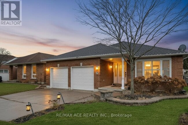 52 Foster Creek Dr in Newcastle, ON - Building Photo - Building Photo