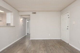 Ashford Way in Lawrenceville, GA - Building Photo - Interior Photo