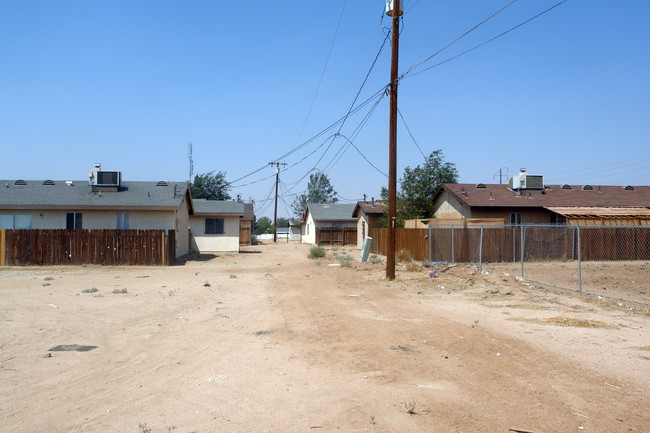 21480 Laguna Rd in Apple Valley, CA - Building Photo - Building Photo