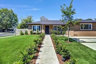 17627 Caprino Pl in Van Nuys, CA - Building Photo - Building Photo