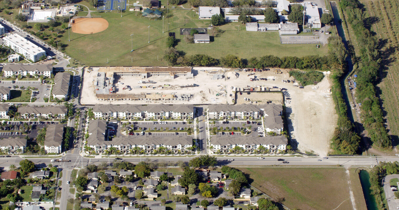 Woodland Grove Apartments in Naranja, FL - Building Photo