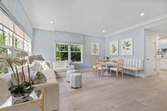 311 Cocoanut Row in Palm Beach, FL - Building Photo - Building Photo