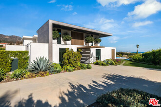 23919 Malibu Rd in Malibu, CA - Building Photo - Building Photo