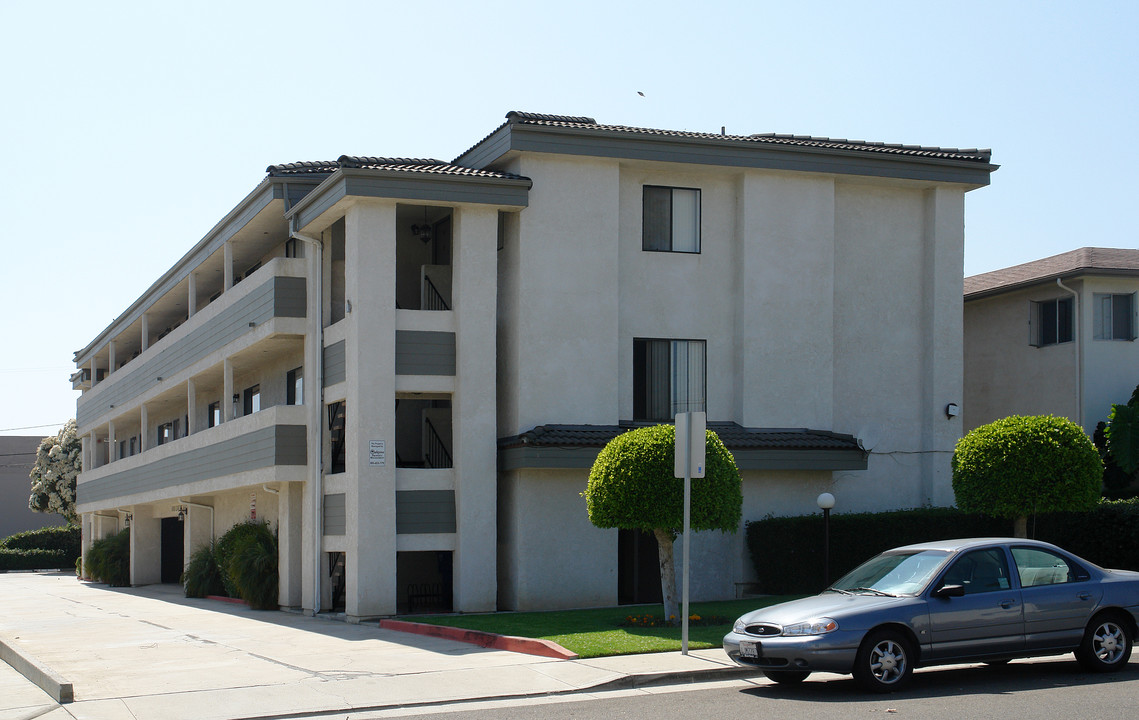 19 College Dr in Ventura, CA - Foto de edificio