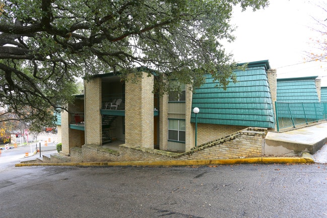 Vintage Pad Suites in San Marcos, TX - Building Photo - Building Photo