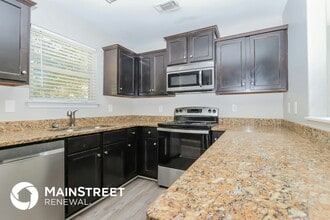 128 Pristine Dr in Locust Grove, GA - Foto de edificio - Building Photo