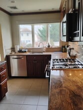 9 Harris Pl in Fair Lawn, NJ - Building Photo - Building Photo