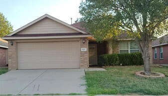 625 Hutchins Dr in Crowley, TX - Building Photo