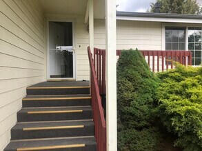 2515 NE Lavender Way in Bend, OR - Building Photo - Building Photo