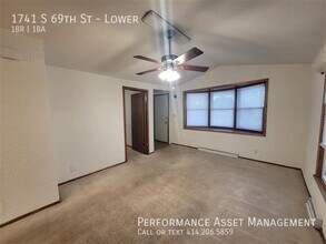 1741 S 69th St-Unit -Lower in West Allis, WI - Foto de edificio - Building Photo